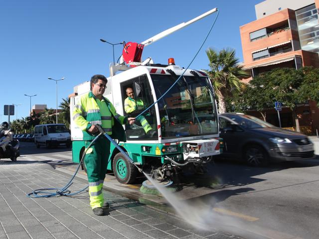 neteja espai public carrer viladecans