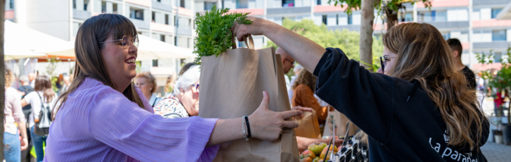 Clienta al Mercat de Pagès