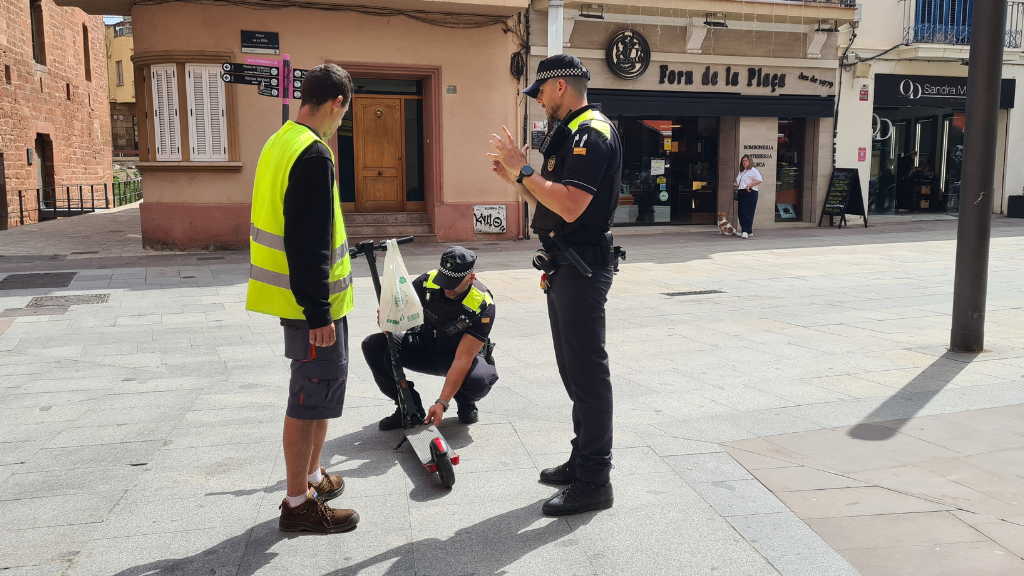 Control policial en la plaza de la Vila